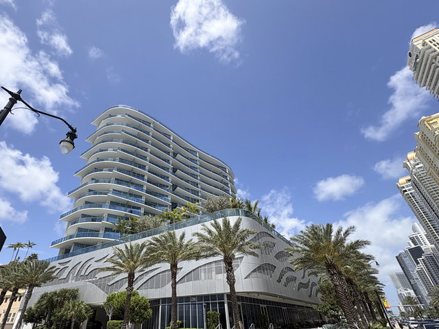 Aurora Sunny Isles  photo 2